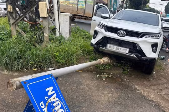 Gia Lai: Người đàn ông đang lái xe ô tô trên đường thì gục đầu vào vô lăng bất tỉnh