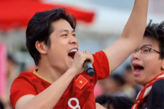 Nghệ sĩ Việt vỡ òa cảm xúc khi U22 Việt Nam giành HCV SEA Games 33