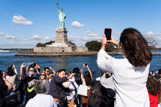 Sẽ phải tham dự phỏng vấn để gia hạn visa du lịch Mỹ từ ngày 2/9