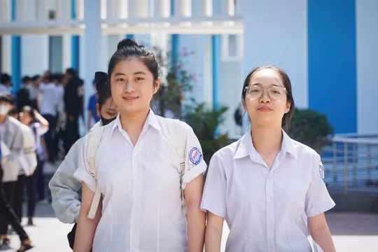 Xem xét trách nhiệm giám khảo sau 150 bài thi Văn tăng điểm ở Khánh Hòa