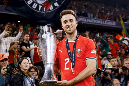 Tiền đạo Diogo Jota của Liverpool qua đời vì tai nạn xe hơi