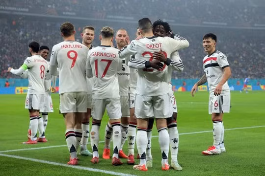 Man Utd bất bại 8 trận tại Europa League