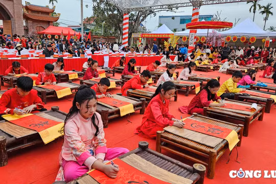 Khai bút đầu năm Ất Tỵ tại Khu tưởng niệm vị Trạng nguyên đầu tiên của thành phố Hải Phòng