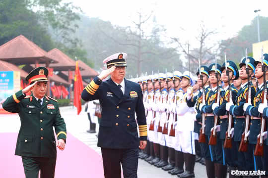 Hình ảnh Đại tướng Phan Văn Giang đón Bộ trưởng Quốc phòng Trung Quốc Đổng Quân