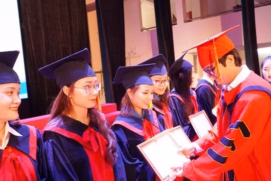 Sinh viên xuất sắc sau tuyển dụng được xem xét quy hoạch chức danh lãnh đạo, quản lý