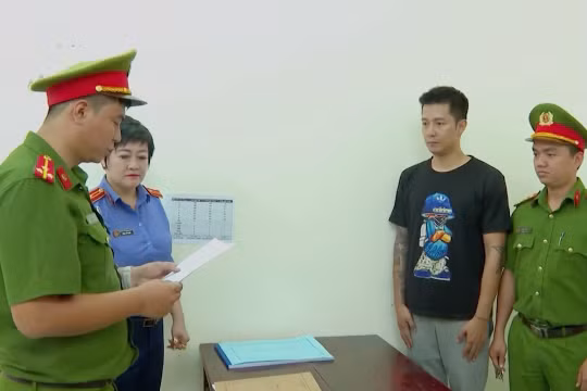 Cựu tuyển thủ Lê Sỹ Mạnh bị bắt