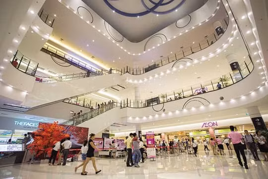 TP.HCM: Trung tâm thương mại lên ngôi, nhà phố bán lẻ vắng bóng khách thuê