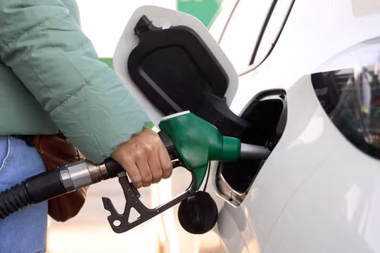 Phải làm gì khi dầu diesel lẫn vào động cơ xăng?