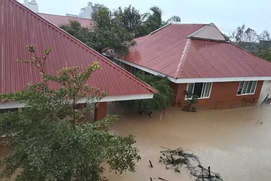 Gia Lai: Lũ về bất ngờ, Làng trẻ em SOS Quy Nhơn bị cô lập