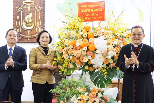 Phó Thủ tướng Phạm Thị Thanh Trà chúc mừng Giáng sinh Tòa Giám mục Bắc Ninh