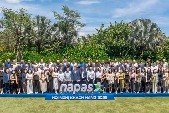 Napas vinh danh các đơn vị trung gian thanh toán tại Hội nghị khách hàng 2025