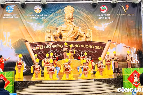 Phụ nữ Hà Tĩnh gói bánh chưng dâng Quốc Tổ Hùng Vương, lan tỏa giá trị truyền thống