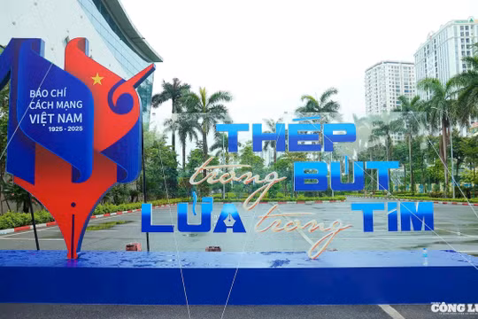 Chương trình nghệ thuật chào mừng Kỷ niệm 100 năm Ngày Báo chí cách mạng Việt Nam và Lễ trao giải báo chí Quốc gia lần thứ XIX được tổ chức tại Cung điền kinh Hà Nội