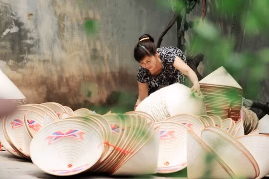 Sản phẩm OCOP 4 sao Nón làng Chuông ra thị trường thế giới