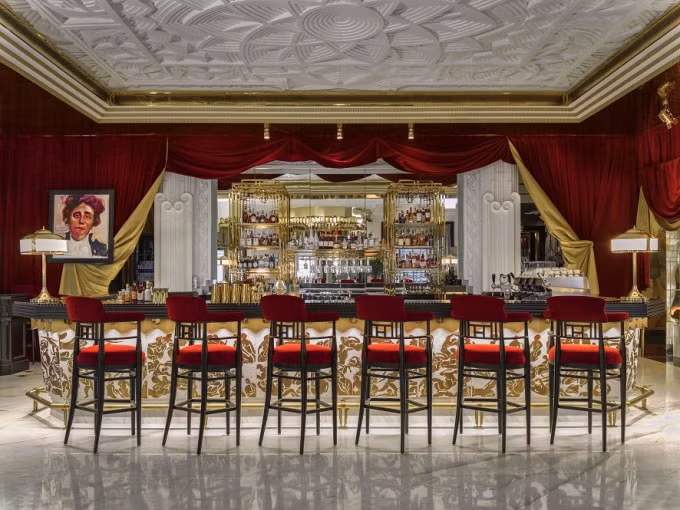 Quầy bar Diva_s Lounge tại KS Capella Hanoi.