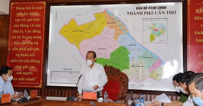 Phó Thủ tướng Thường trực Chính phủ Trương Hòa Bình phát biểu tại buổi làm việc với lãnh đạo TP. Cần thơ về công tác phòng, chống dịch bệnh COVID-19 chiều ngày 17/7.