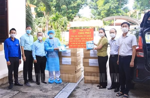 TP Hồ Chí Minh tiếp nhận nguồn lực hỗ trợ tuyến đầu phòng chống dịch COVID-19. Ảnh: Cổng TTĐT TP Hồ Chí Minh