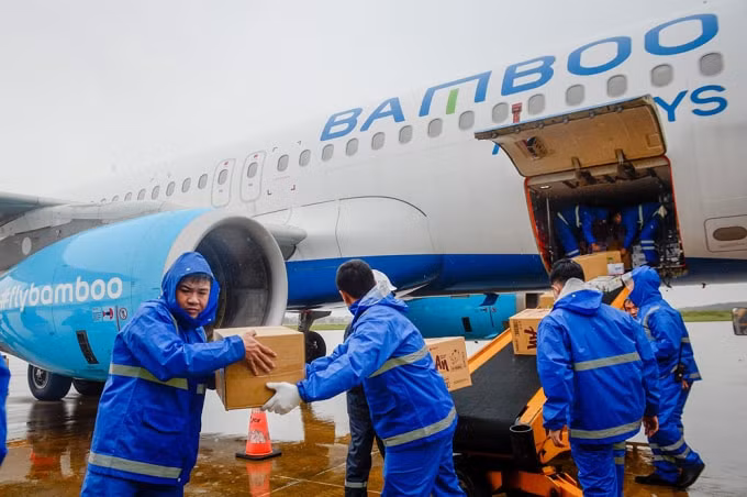 Bamboo Airways vận chuyển miễn cước hàng hoá y tế, nhu yếu phẩm đến các điểm nóng về thiên tai tại Việt Nam