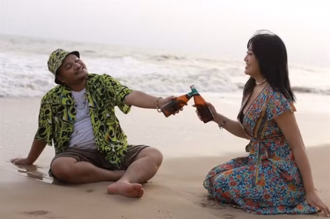 Cả hai từng kỷ niệm ngày cưới bằng một MV lãng mạn.
