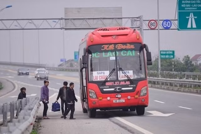 phat tien den 12 trieu dong doi voi hanh vi don tra khach tren duong cao toc hinh 1