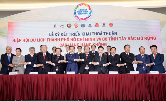 Nghi thức ký kết biên bản ghi nhớ hợp tác.