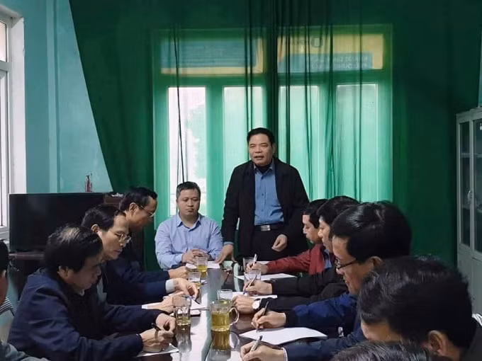 Bộ trưởng Bộ NN&PTNT Nguyễn Xuân Cường làm việc với lãnh đạo tỉnh Hà Tĩnh. Ảnh T.P