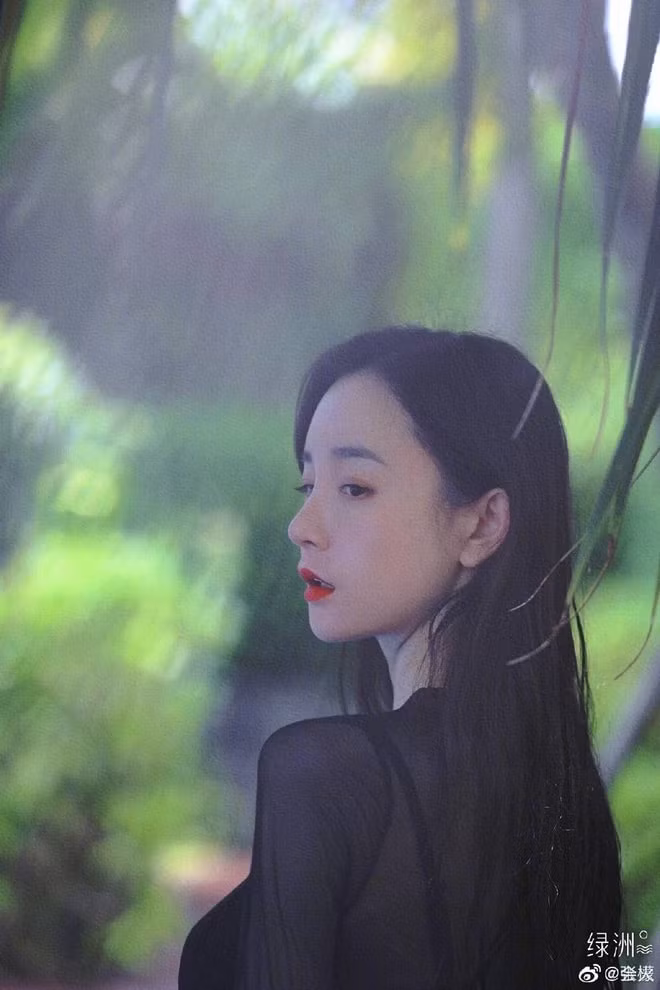 Trương Mông trở nên nóng bỏng và gợi cảm hơn, tuy nhiên nhan sắc của cô có phần không tự nhiên, nhiều khán giả nuối tiếc khi mỹ nhân lạm dụng phẫu thuật thẩm mỹ.