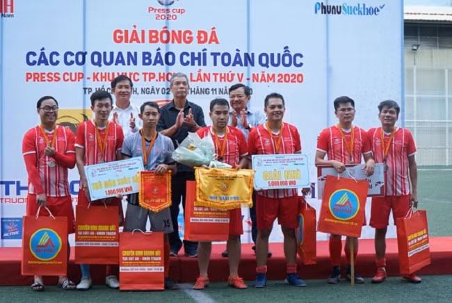 FC CLB phóng viên thể thao TP.HCM quy tụ những cầu thủ là phóng viên, những người làm báo yêu bóng đá.
