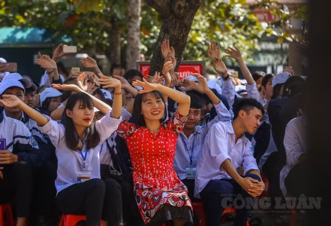 Giúp cho bầu không khí yêu thương, vui vẻ giữa cô và trò.