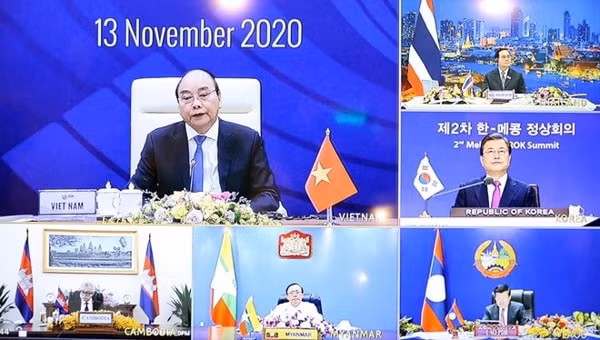 Thủ tướng Nguyễn Xuân Phúc và Tổng thống Hàn Quốc Moon Jae-in đồng chủ trì Hội nghị Cấp cao Mekong - Hàn Quốc lần thứ 2, sáng 13/11. Ảnh: TTXVN
