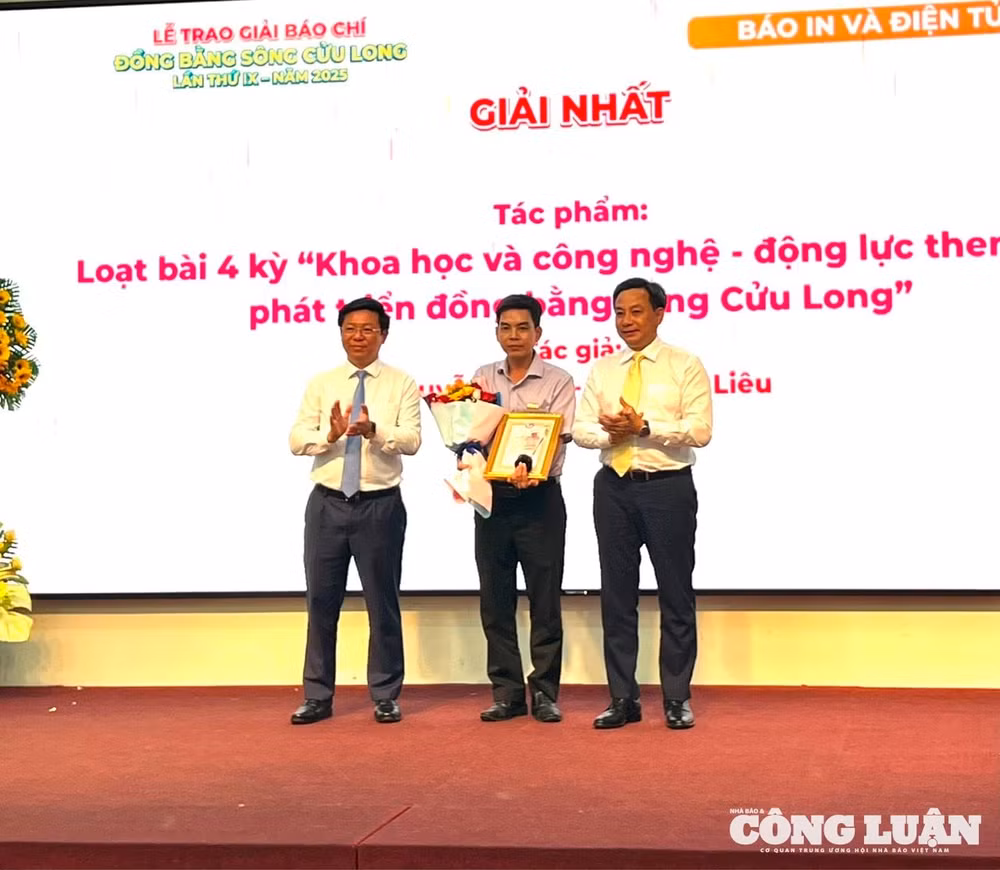 vinh-danh-22-tac-pham-5.jpg