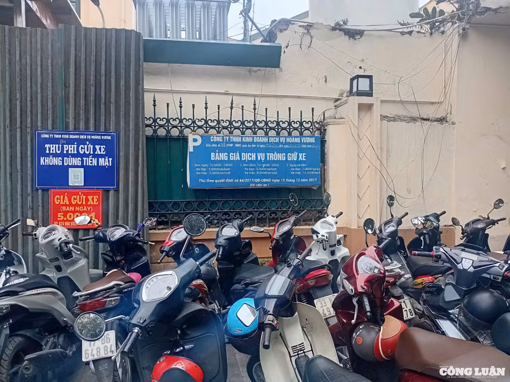 Chủ tịch Hà Nội chỉ đạo xử lý nghiêm các hành vi vi phạm tại bãi, điểm trông giữ xe