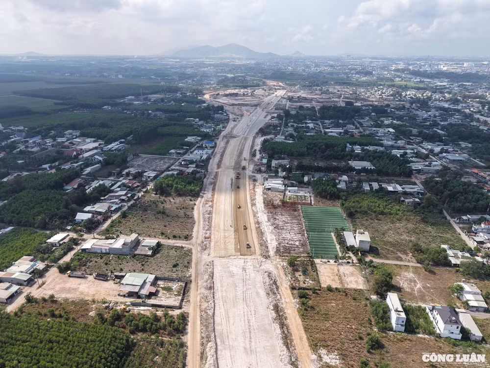 Khó khăn về mặt bằng, vật liệu được tháo gỡ; các đơn vị đẩy nhanh tiến độ thi công dự án thành phần 2 cao tốc Biên Hòa - Vũng Tàu.