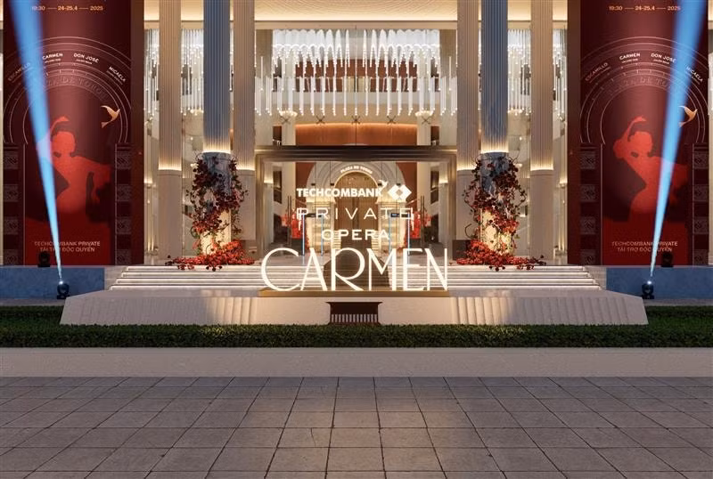 Khách mời bước vào“không gian Carmen” ngay từ sảnh nhà hát