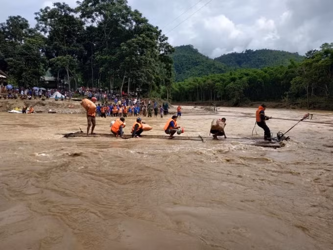 Hình ảnh lũ quét ở Sa Ná dưới ống kính nhà báo Nguyễn Viết Lam.