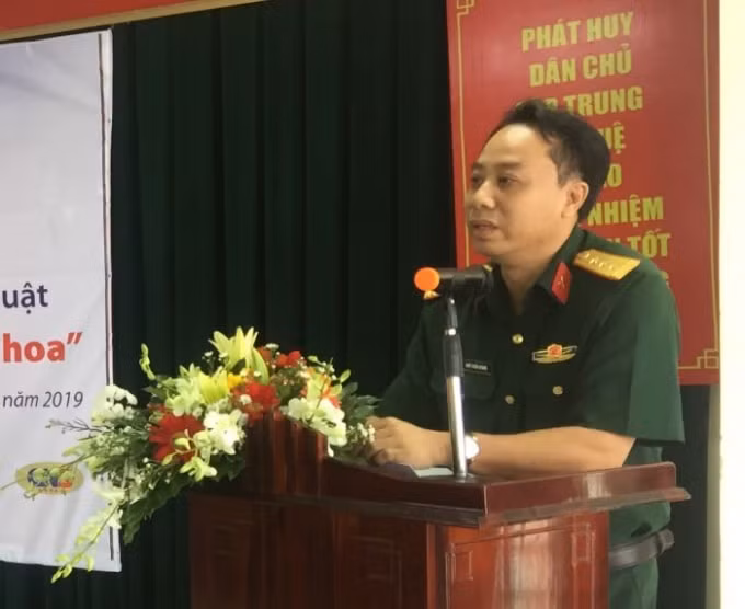 Thượng tá Ngô Xuân Giang, đại diện Ban tổ chức giới thiệu chương trình trước các cơ quan ngôn luận.