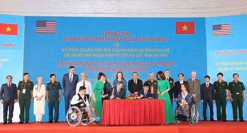 Lễ ký kết Thỏa thuận viện trợ dự án Hỗ trợ cải thiện chất lượng sống của người khuyết tật tại các tỉnh bị phun rải nặng chất da cam. Ảnh: VGP