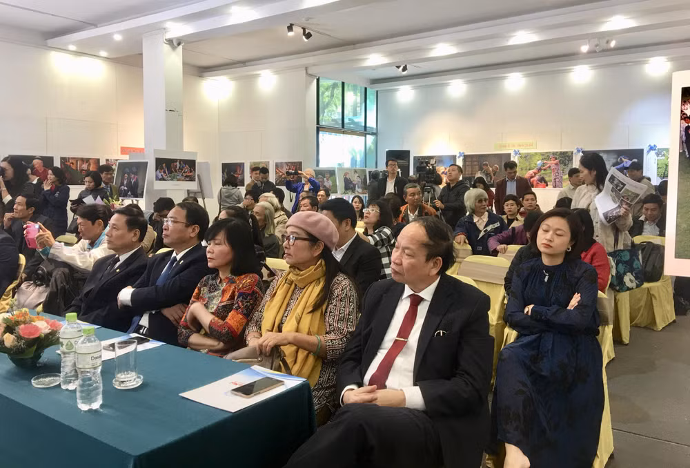 Các đại biểu tham dự buổi lễ. Ảnh: Hoàng Huy