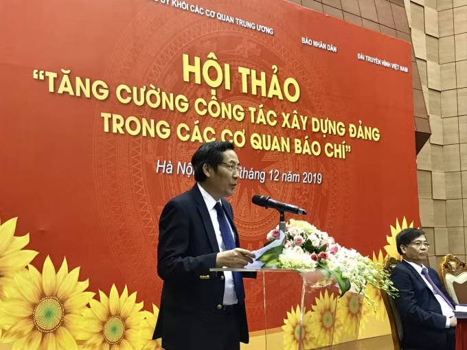 Đồng chí Thuận Hữu - Ủy viên Trung ương Đảng, Tổng Biên tập báo Nhân Dân, Phó Trưởng ban Tuyên giáo Trung ương, Chủ tịch HNBVN điều hành Hội thảo