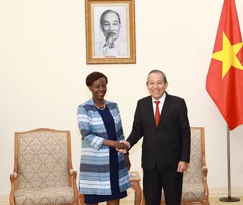 Phó Thủ tướng Trương Hòa Bình tiếp bà Louise Mushikiwabo, Tổng Thư ký Tổ chức quốc tế Pháp ngữ đang có chuyến thăm và làm việc tại Việt Nam. Ảnh: VGP