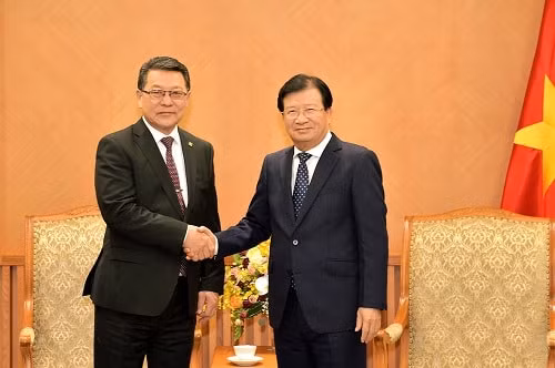 Phó Thủ tướng Trịnh Đình Dũng tiếp ngài Ulaan Chultem, Bộ trưởng Bộ Lương thực, Nông nghiệp và Công nghiệp nhẹ, Chủ tịch Phân ban Mông Cổ. Ảnh: VGP