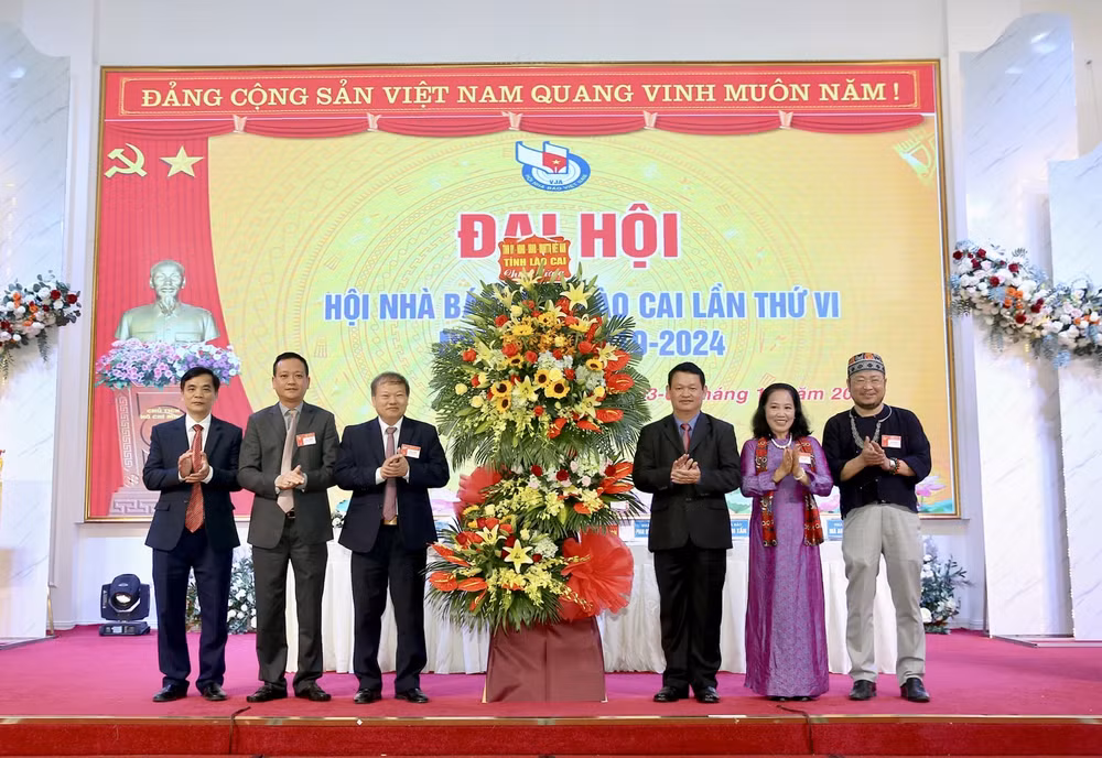 Đồng chí Nguyễn Văn Vịnh tin tưởng rằng Ban Chấp hành Hội Nhà báo tỉnh Lào Cai khóa VI sẽ nỗ lực và thực hiện tốt và đạt được những mục tiêu thực hiện trong thơi gian tới. Ảnh: Sơn Hải