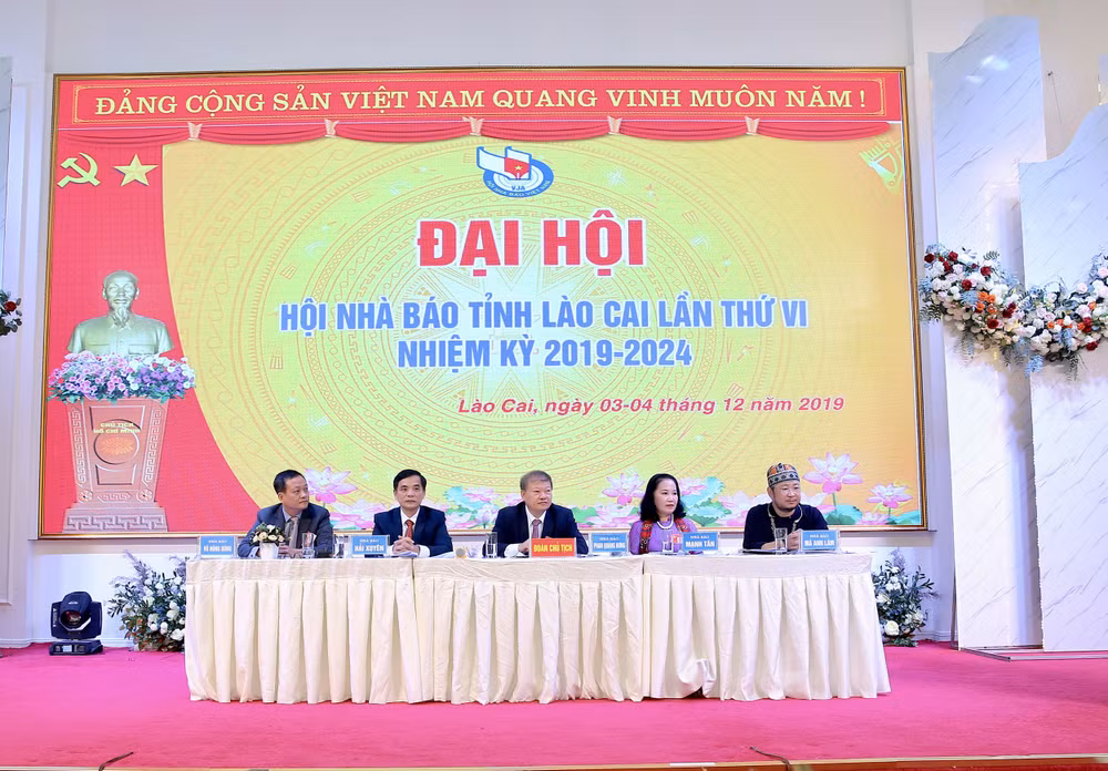 Đoàn Chủ tịch điều hành Đại hội. Ảnh: Sơn Hải