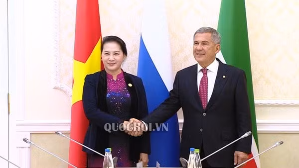 Chủ tịch Quốc hội Nguyễn Thị Kim Ngân hội kiến Tổng thống Tatarstan Rustam Minnikhanov. Ảnh: quochoi.vn