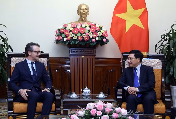 Phó Thủ tướng, Bộ trưởng Ngoại giao Phạm Bình Minh tiếp tân Đại sứ EU Giorgio Aliberti - Ảnh: VGP