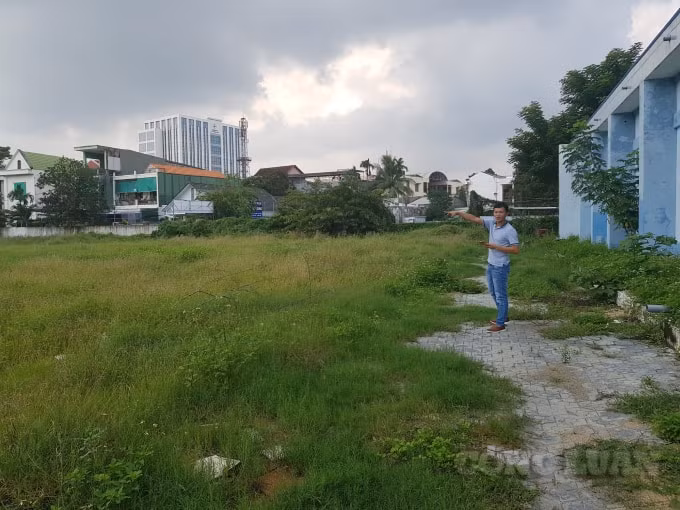 Quang cảnh lộn xộn, nhếch nhác ở các công trình, hạng mục bên trong Dự án Trung tâm hoạt động thanh thiếu niên tỉnh Quảng Ngãi.