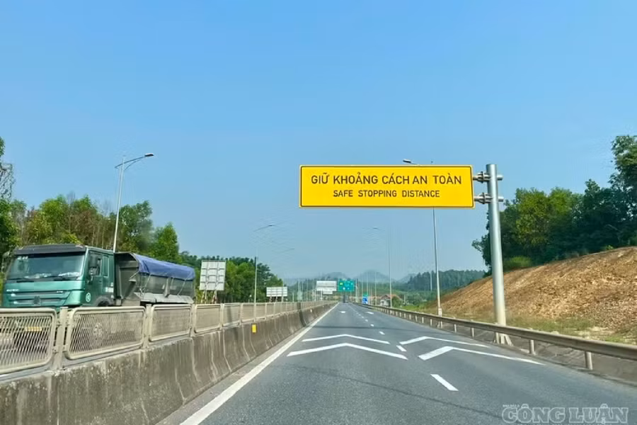 Một cú phanh, nhiều hệ lụy từ thói quen bám sát xe trên cao tốc