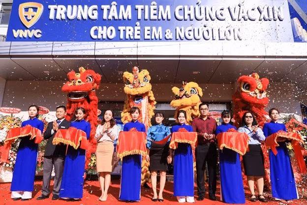 VNVC Bình Tân là trung tâm VNVC thứ 7 tại TP.HCM và là trung tâm thứ 33 trên toàn quốc, mang đến cho người dân ngoại thành dịch vụ chích ngừa cao cấp, an toàn, chất lượng, bình ổn giá và nhiều tiện ích miễn phí kèm theo.