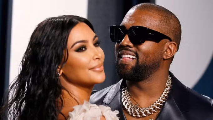 Ca sĩ Kanye West khiến truyền thông và người hâm mộ thất vọng khi rút lui khỏi cuộc đua vào Nhà trắng, dù trước đó tỏ ra rất quyết tâm cạnh tranh với Donald Trump và Joe Biden - Ảnh: Reuters