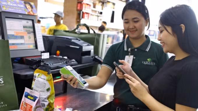 Đại dịch COVID-19 đã biến người tiêu dùng sang thanh toán kỹ thuật số tại Philippines.. Ảnh: Nikkei